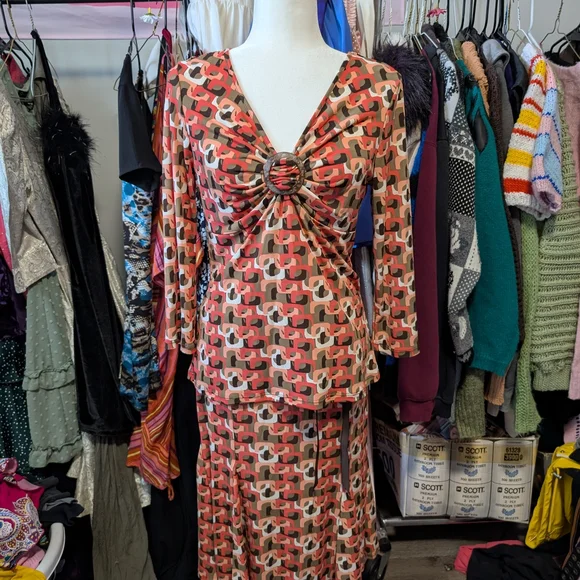 *Sold*Geometric Print Set with Ring Detail - Picture 2 of 9